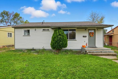 Photo of 2824 E Marshall Ave, Spokane, WA 99207 (MLS # 202525741)