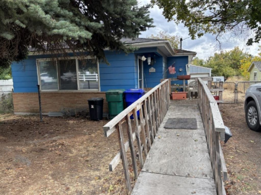 Photo of 9408 E Upriver Dr, Spokane, WA 99206 (MLS # 202525463)