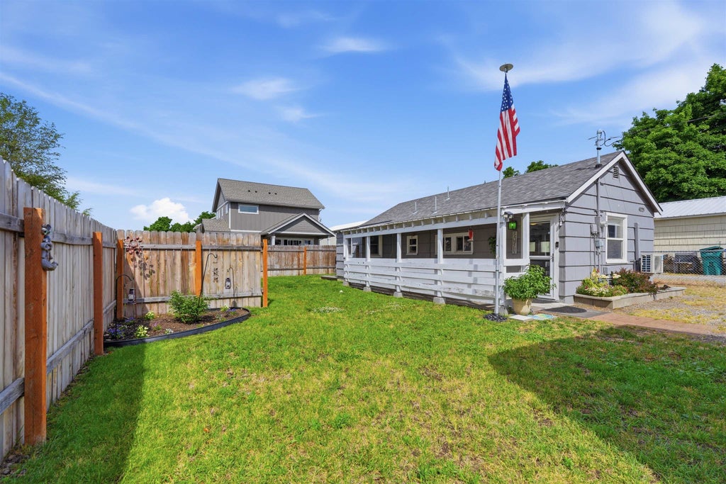 Photo of 4029 N Willow Rd, Spokane, WA 99206 (MLS # 202619909)