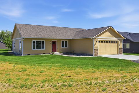 Photo of 1415 Jefferson St, Davenport, WA 99122 (MLS # 202617496)