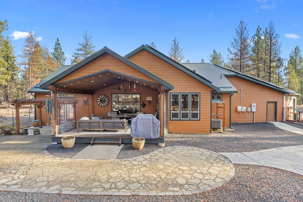Photo of 28615 N Milan Rd, Chattaroy, WA 99003 (MLS # 202527280)