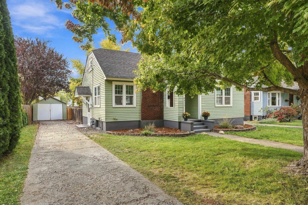 Photo of 2911 W EUCLID Ave, Spokane, WA 99205 (MLS # 202625690)