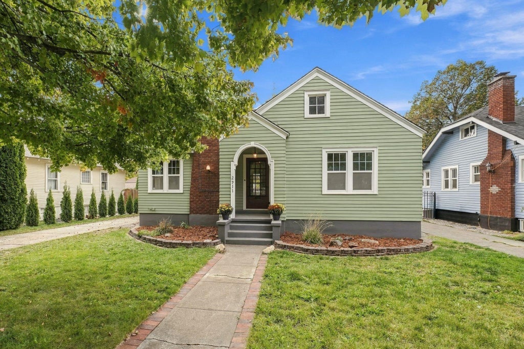 Photo of 2911 W EUCLID Ave, Spokane, WA 99205 (MLS # 202625690)
