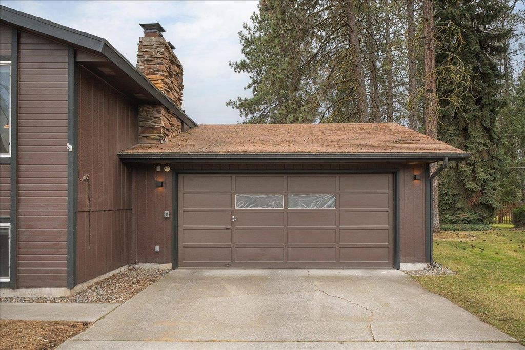 Photo of 5231 W Rosewood Ave, Spokane, WA 99208 (MLS # 202616187)