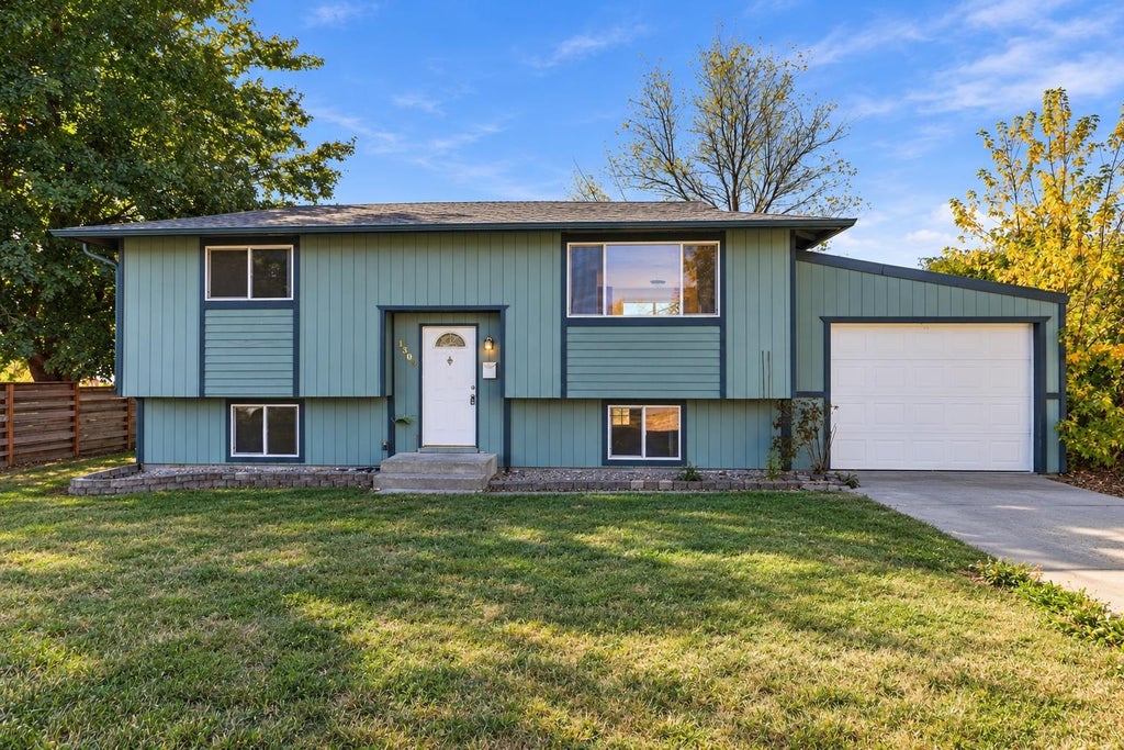 Photo of 1309 PINEVIEW St, Cheney, WA 99004 (MLS # 202625476)