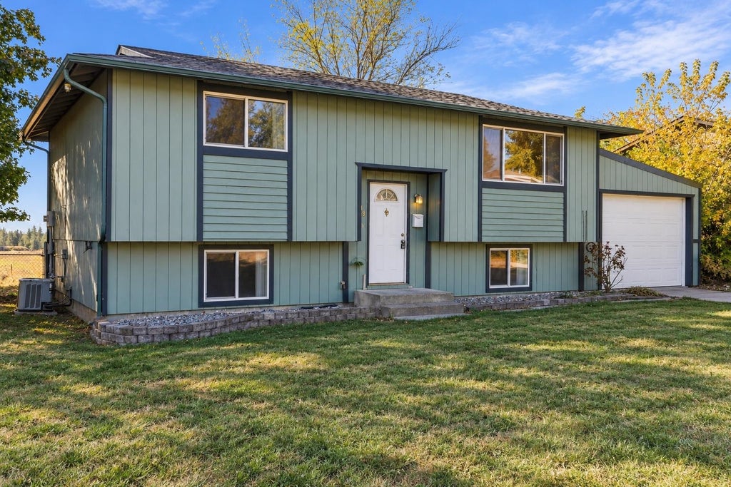 Photo of 1309 PINEVIEW St, Cheney, WA 99004 (MLS # 202625476)