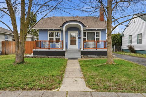 Photo of 2124 W Jackson Ave, Spokane, WA 99205 (MLS # 202613864)