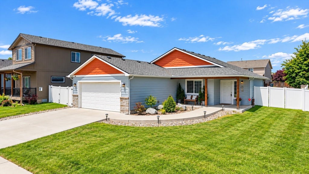 Photo of 1609 E Marilyn Cir, Deer Park, WA 99006 (MLS # 202623239)