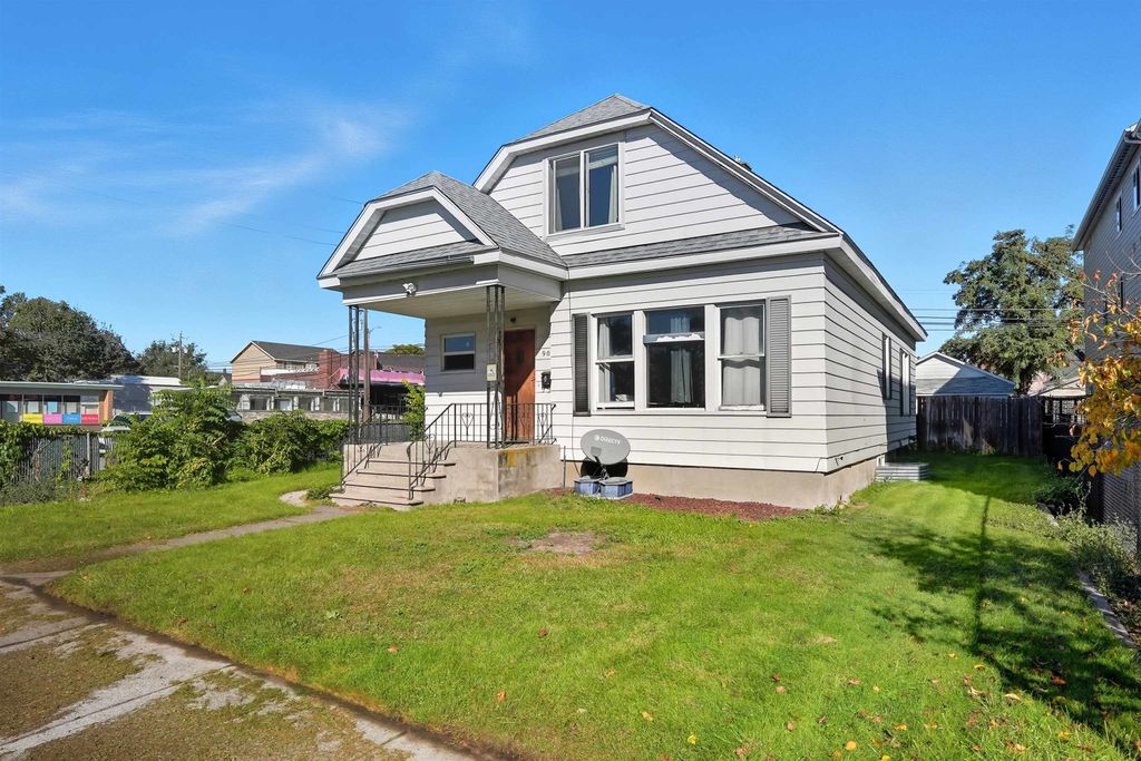 Photo of 909 E Augusta Ave, Spokane, WA 99207 (MLS # 202525451)