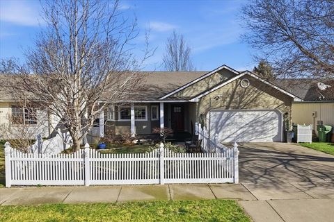 Photo of 3211 E 43rd Ave, Spokane, WA 99223 (MLS # 202614170)