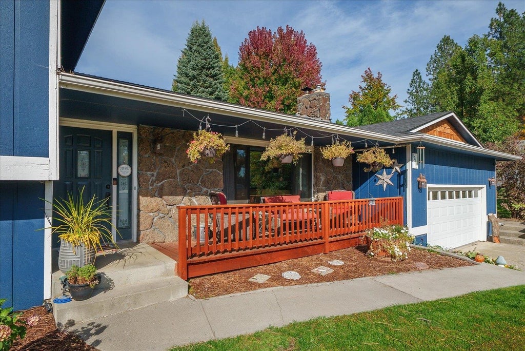 Photo of 12107 S Player Dr, Spokane, WA 99223 (MLS # 202625624)