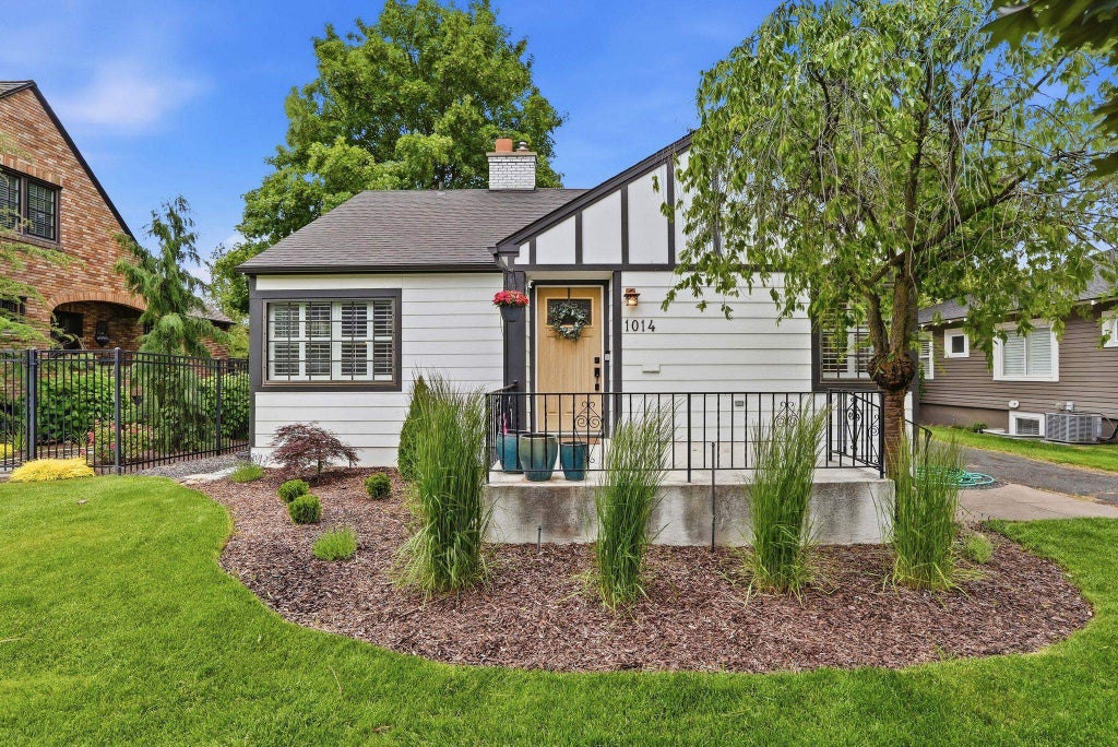 Photo of 1014 W 21st Ave, Spokane, WA 99203 (MLS # 202622065)