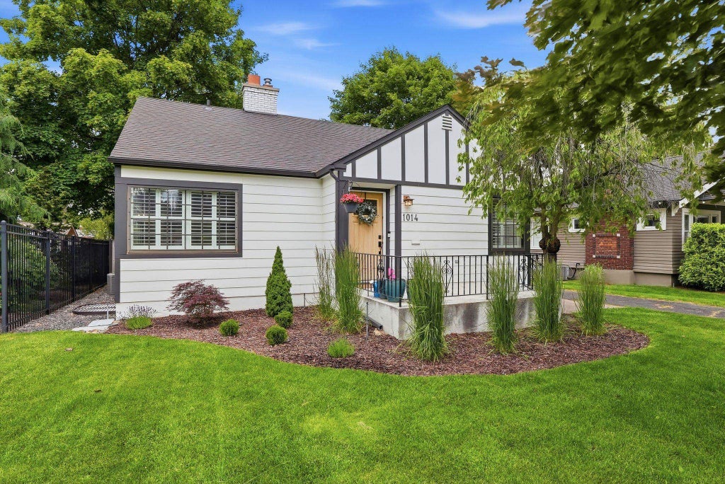 Photo of 1014 W 21st Ave, Spokane, WA 99203 (MLS # 202622065)