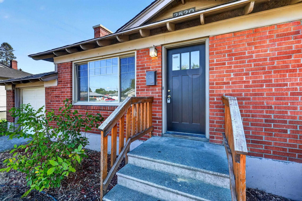 Photo of 2520 N Rebecca St, Spokane, WA 99217 (MLS # 202624642)