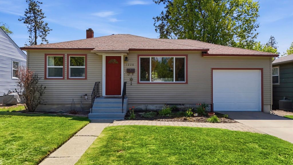Photo of 1228 E 40th Ave, Spokane, WA 99203 (MLS # 202616359)