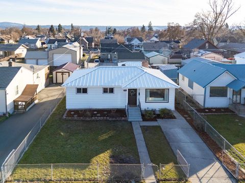 Photo of 712 E Kiernan Ave, Spokane, WA 99207 (MLS # 202612189)