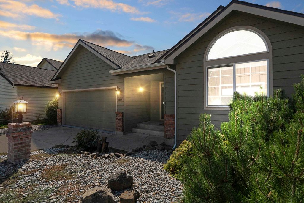 Photo of 2106 E TURNBERRY Ln, Spokane, WA 99223 (MLS # 202525500)