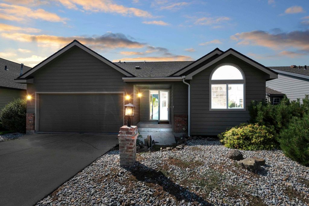 Photo of 2106 E TURNBERRY Ln, Spokane, WA 99223 (MLS # 202525500)