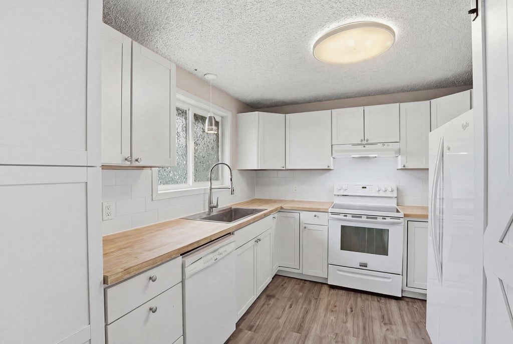 Photo of 600 E Herb St, Medical Lake, WA 99022 (MLS # 202621127)