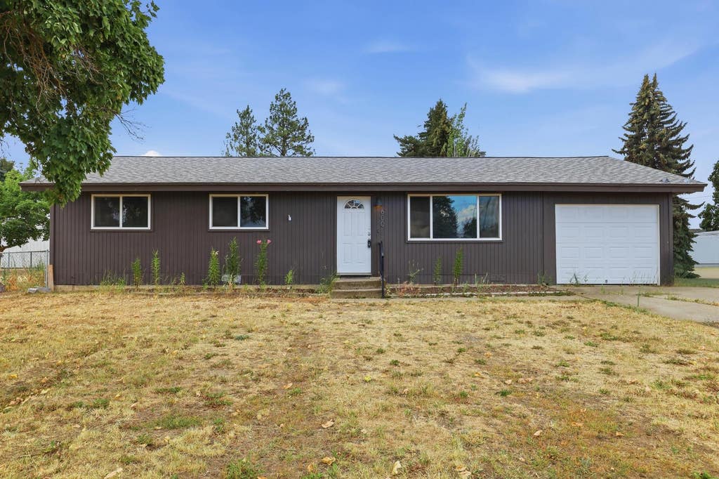 Photo of 600 E Herb St, Medical Lake, WA 99022 (MLS # 202621127)