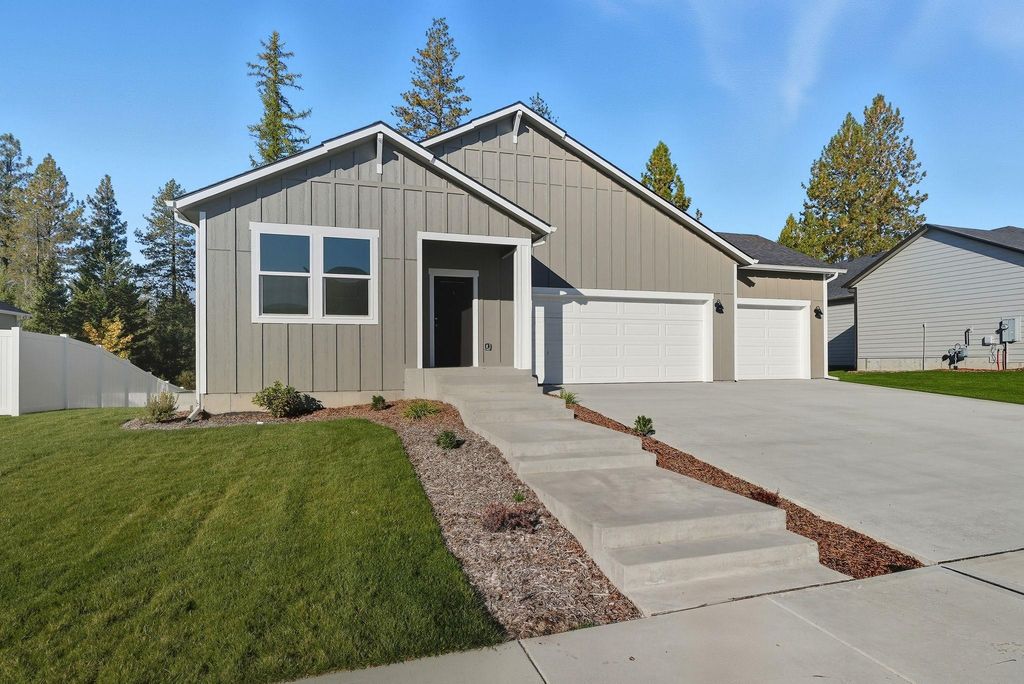 Photo of 407 N ARCADIA Ave, Deer Park, WA 99006 (MLS # 202610902)