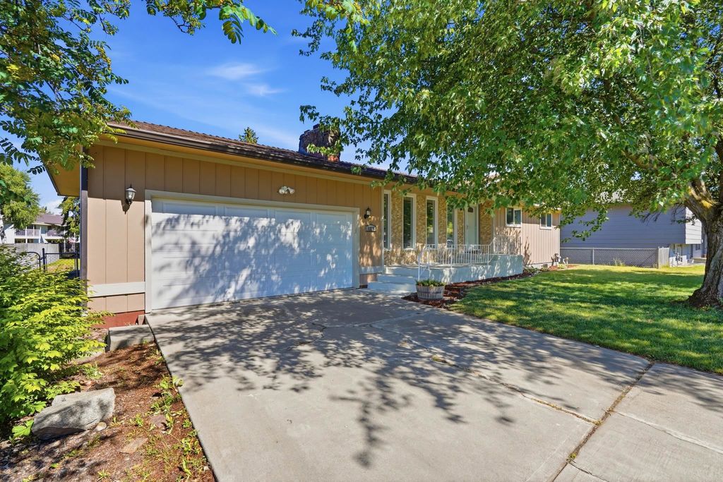 Photo of 1225 S Woodlawn Rd, Spokane Valley, WA 99216 (MLS # 202619177)