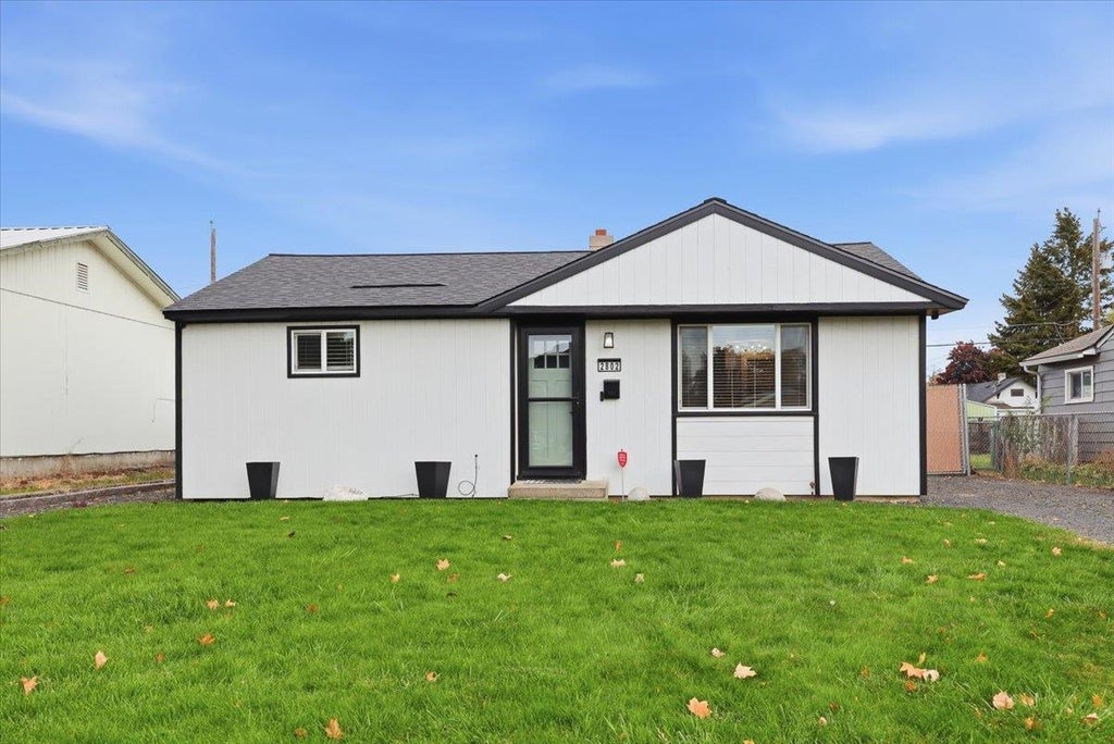 Photo of 2802 N N Smith St St, Spokane, WA 99207 (MLS # 202626050)