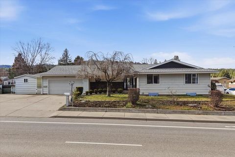 Photo of 2912 S University Rd, Spokane, WA 99206 (MLS # 202613163)