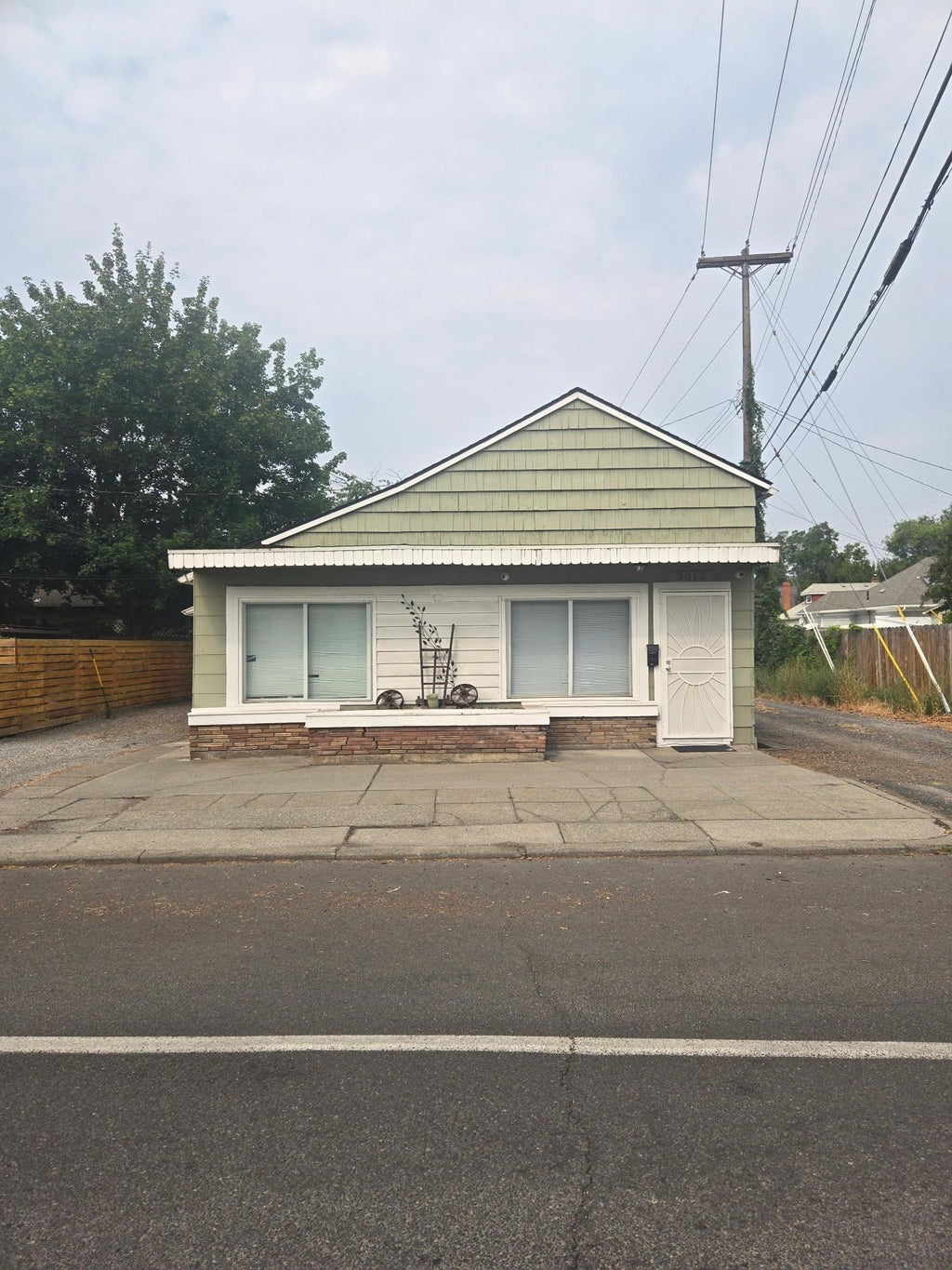 Photo of 3015 &amp; 3015 1/2 N Post St, Spokane, WA 99205 (MLS # 202622351)