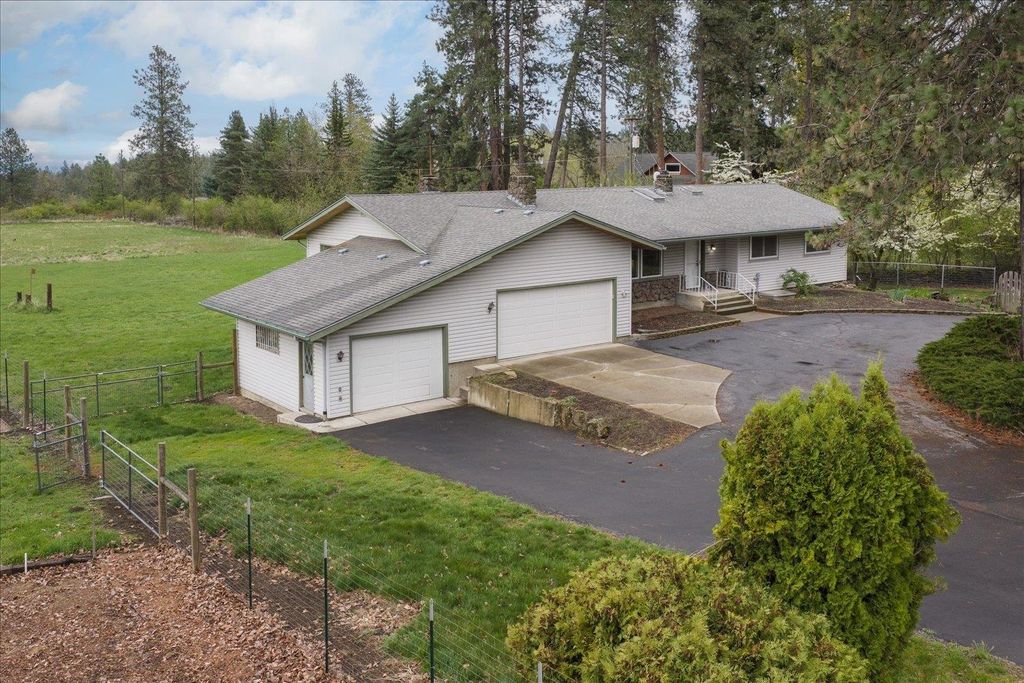 Photo of 727 S Basalt Rd, Spokane, WA 99224 (MLS # 202616103)