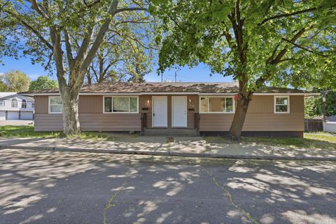 Photo of 3216 & 3218 N N MAPLE St, Spokane, WA 99205 (MLS # 202616806)