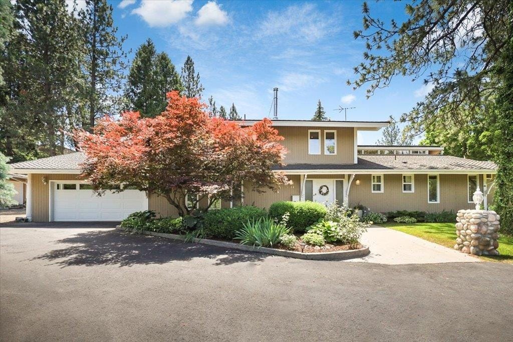 Photo of 1728 E Rockwood Blvd, Spokane, WA 99203 (MLS # 202622817)
