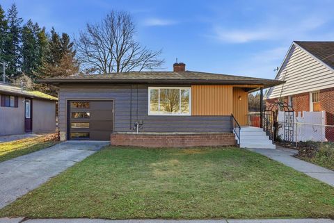 Photo of 1422 E 9TH Ave, Spokane, WA 99202 (MLS # 202527108)