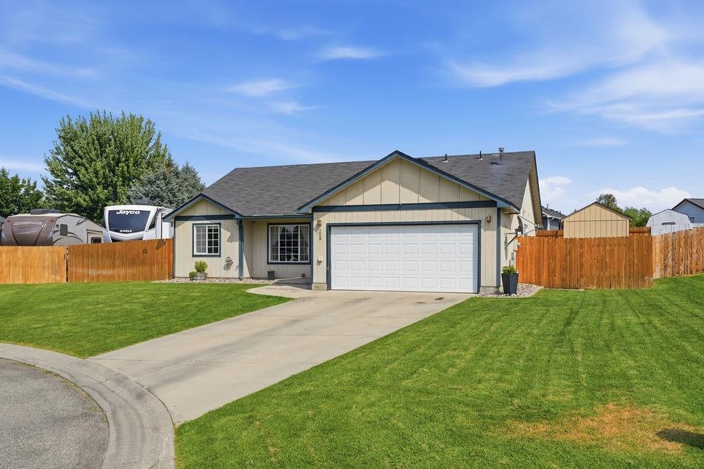 Photo of 208 N Armstrong Ct, Deer Park, WA 99006 (MLS # 202622921)