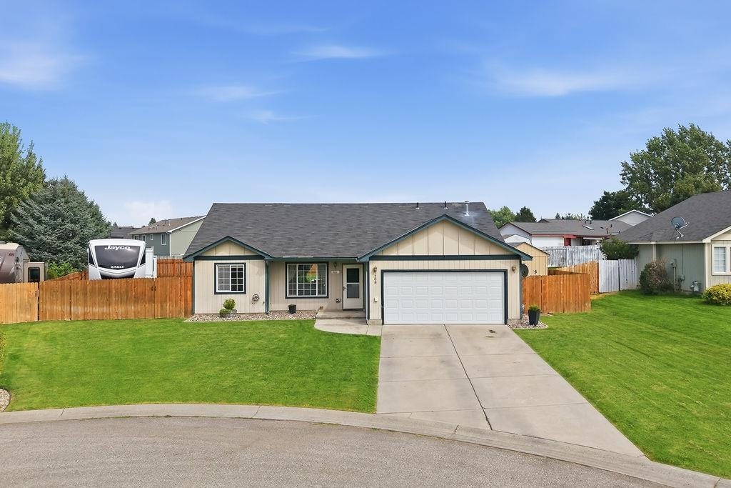 Photo of 208 N Armstrong Ct, Deer Park, WA 99006 (MLS # 202622921)