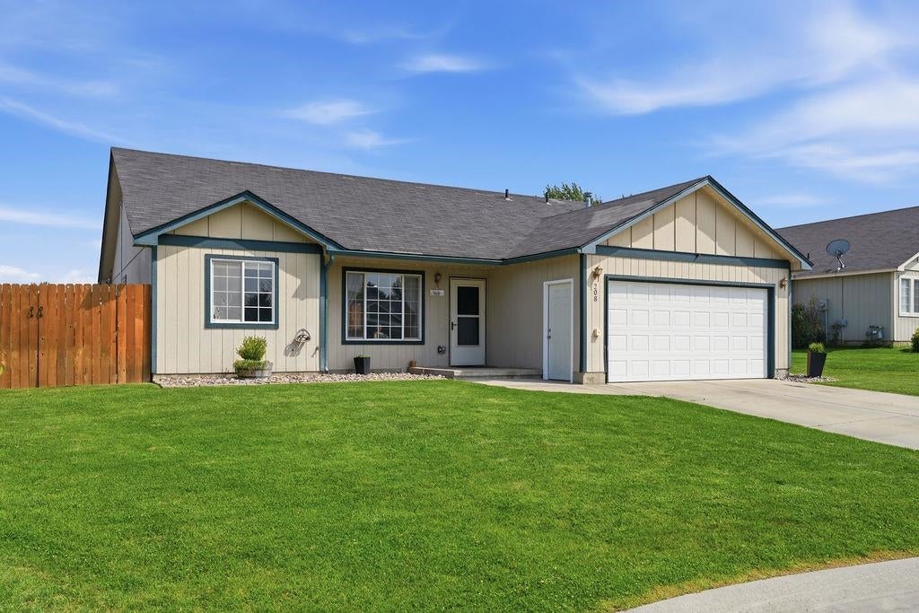 Photo of 208 N Armstrong Ct, Deer Park, WA 99006 (MLS # 202622921)