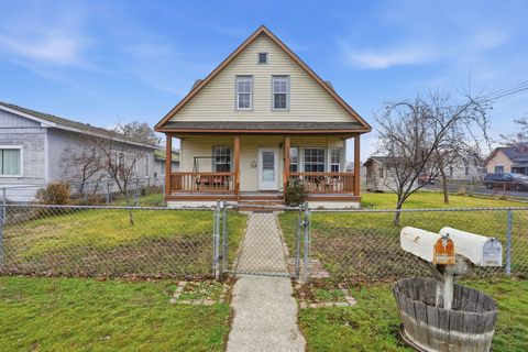 Photo of 2659 N Walnut St, Spokane, WA 99205 (MLS # 202611000)