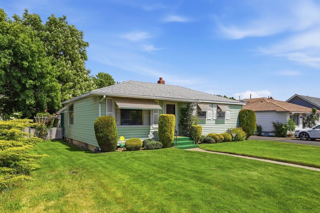Photo of 309 E NEBRASKA Ave, Spokane, WA 99207 (MLS # 202626208)