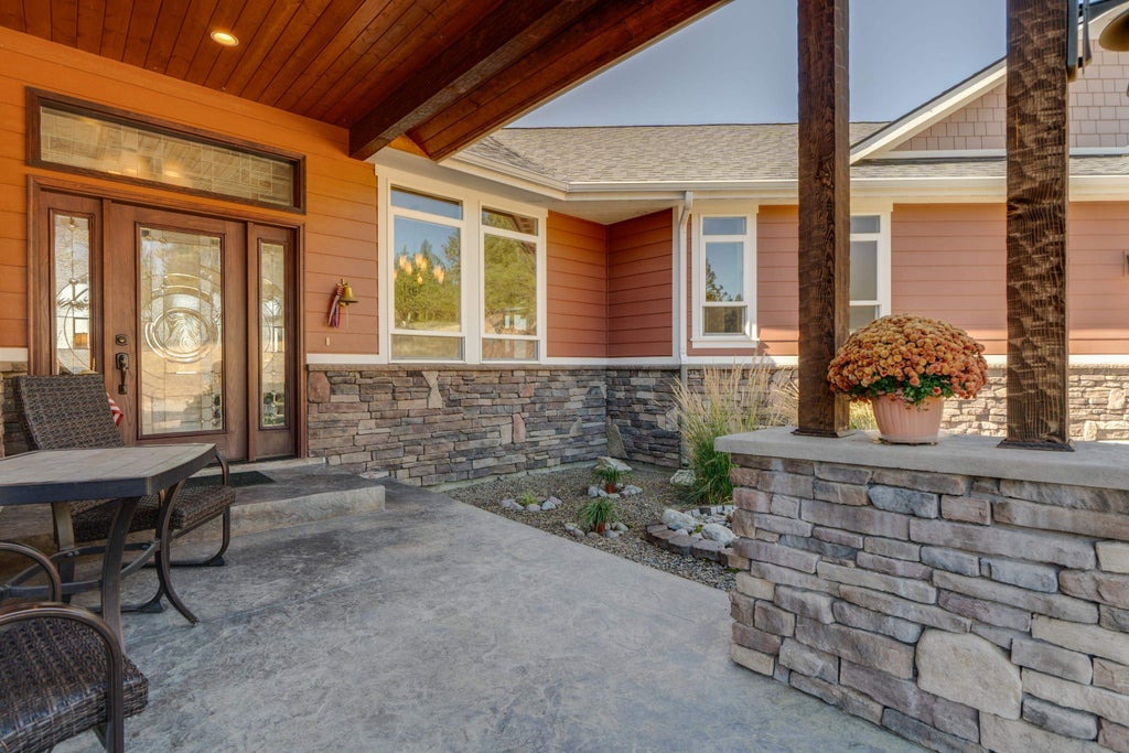 Photo of 6708 E Matthew Ln, Chattaroy, WA 99003 (MLS # 202621943)