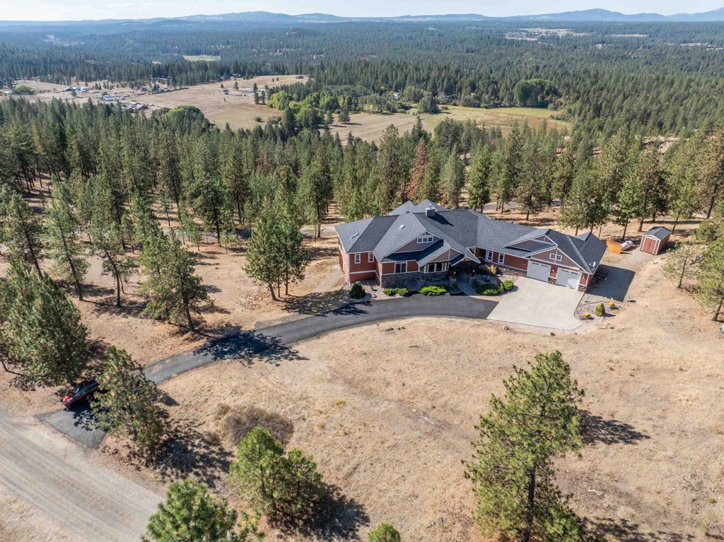 Photo of 6708 E Matthew Ln, Chattaroy, WA 99003 (MLS # 202621943)
