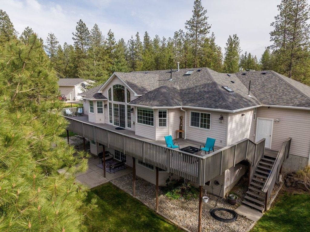 Photo of 1807 S Deep Creek Ct, Medical Lake, WA 99022 (MLS # 202615883)