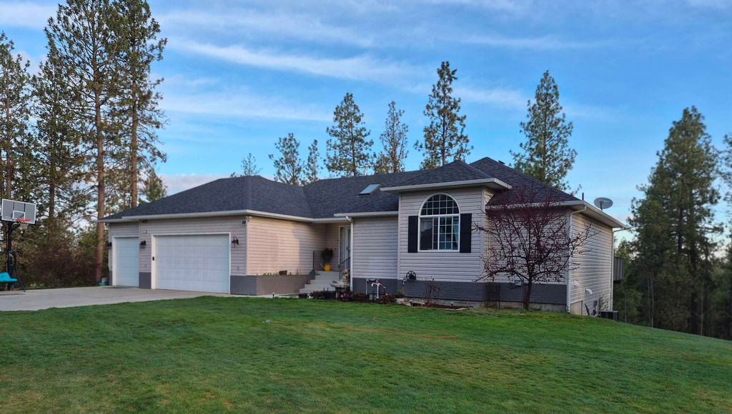 Photo of 1807 S Deep Creek Ct, Medical Lake, WA 99022 (MLS # 202615883)