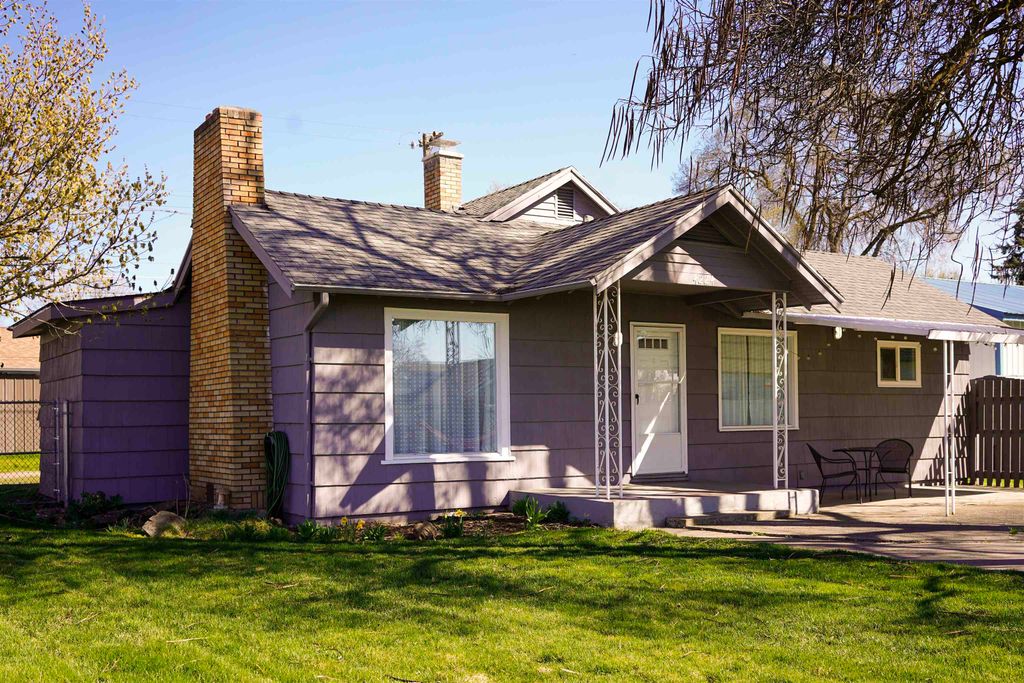 Photo of 4224 N Washington St, Spokane, WA 99205 (MLS # 202615156)
