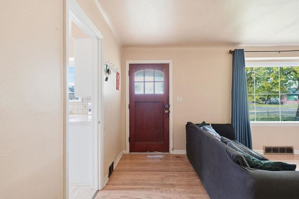 Photo of 1524 E Glass Ave, Spokane, WA 99207 (MLS # 202615959)