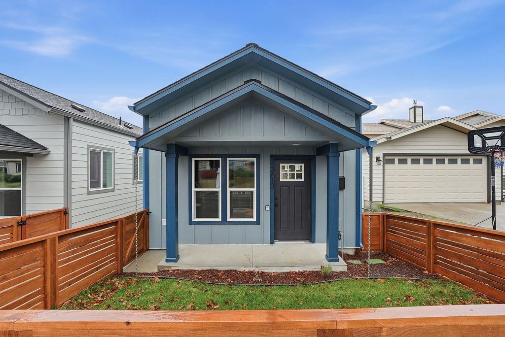 Photo of 3613 E 8th Ave, Spokane, WA 99202 (MLS # 202616290)