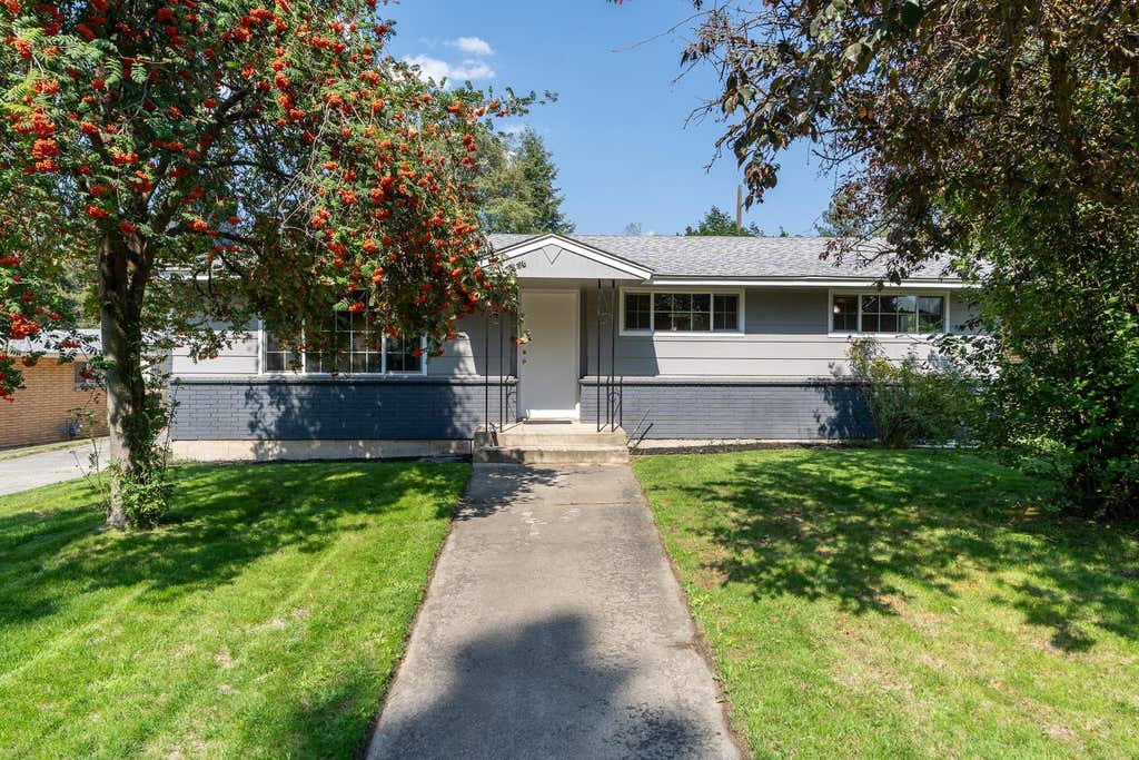 Photo of 724 W Carolina Way, Spokane, WA 99208 (MLS # 202622851)