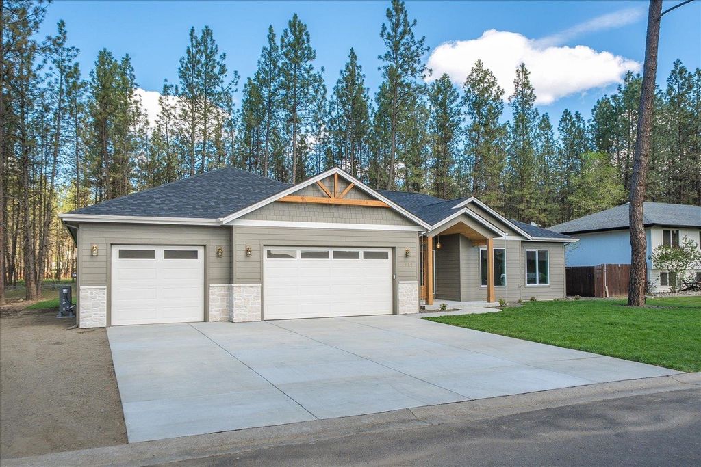 Photo of 7310 W Kendick Ave, Nine Mile Falls, WA 99026 (MLS # 202616151)