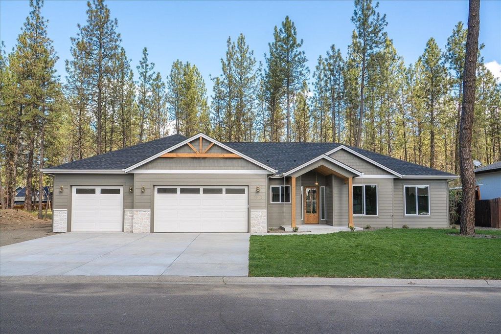 Photo of 7310 W Kendick Ave, Nine Mile Falls, WA 99026 (MLS # 202616151)