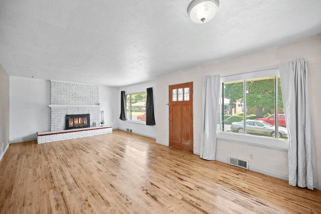 Photo of 5715 N Alameda Blvd, Spokane, WA 99205 (MLS # 202525571)