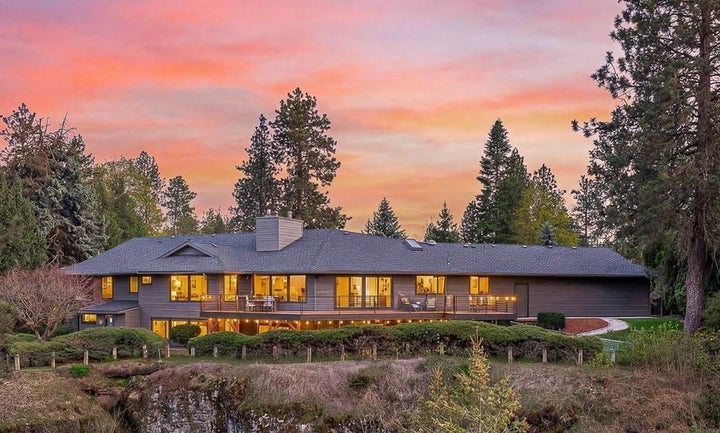 Photo 1 of 50 — 1912 E SOUTHEAST Blvd, Spokane, WA 99203